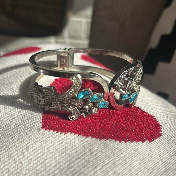 🤑BUNDLE ONLY🤑Vintage Rhinestone Bangle - Picture 5 of 5